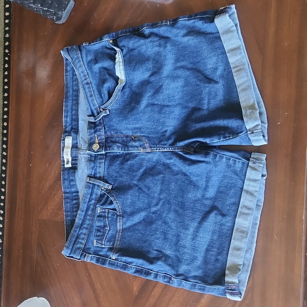 Great used condition levis shorts